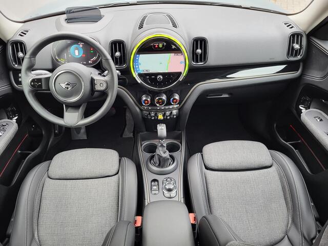 Mini COUNTRYMAN Mini 2.0 Cooper S E ALL4 Essential Automaat / Navigatie / Camera / Headup Display / Verwarmde voorstoelen / Automatische airco /
