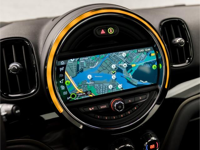 Mini COUNTRYMAN Mini 2.0 Cooper S E ALL4 Full Option 225Pk Automaat (PANORAMADAK, APPLE CARPLAY, HEAD UP DISPLAY, CAMERA, HARMAN / KARDON, SFEERVERLICHTING, ELEKTRISCHE STOELEN, UNION JACK ACHTERLICHTEN, STOELVERWARMING, ADAPTIVE CRUISE, DEALE