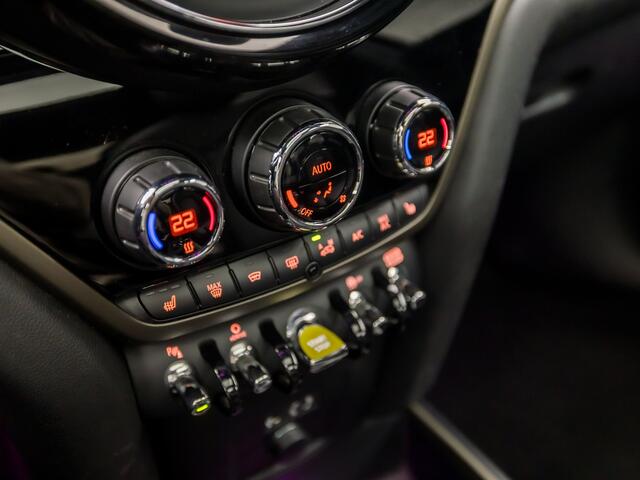 Mini COUNTRYMAN Mini 2.0 Cooper S E ALL4 Full Option 225Pk Automaat (PANORAMADAK, APPLE CARPLAY, HEAD UP DISPLAY, CAMERA, HARMAN / KARDON, SFEERVERLICHTING, ELEKTRISCHE STOELEN, UNION JACK ACHTERLICHTEN, STOELVERWARMING, ADAPTIVE CRUISE, DEALE