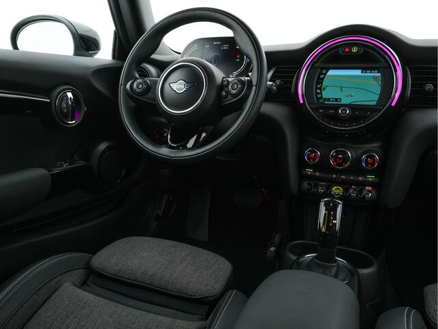 Mini Electric Mini Essential 33 kWh [3-Fase] (INCL-BTW) *FULL-LED | VIRTUAL-COCKPIT | 1/2-LEDER | CAMERA | KEYLESS | SPORT-SEATS | NAVI-FULLMAP | AMBIENT-LIGHT | DAB | CRUISE | SPORT-SEATS | 17"ALU*