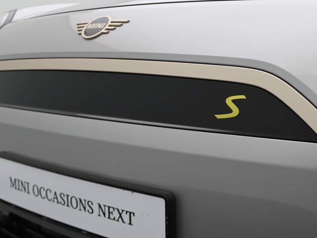 Mini Electric Aceman SE John Cooper Works Pakket M + Glazen panoramadak + Driving Assistant + Parking Assistant + Elektrisch verwarmde voorstoelen +19'' + LED