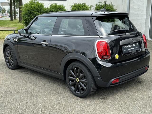 Mini Electric Cooper SE Leder, NAVI, Harman/Kardon, Head-Up, DAB, zwarte hemel, 17"spoke velgen, Camera, PDC, Climaat Control . Neem contact op en we maken een afspraak.