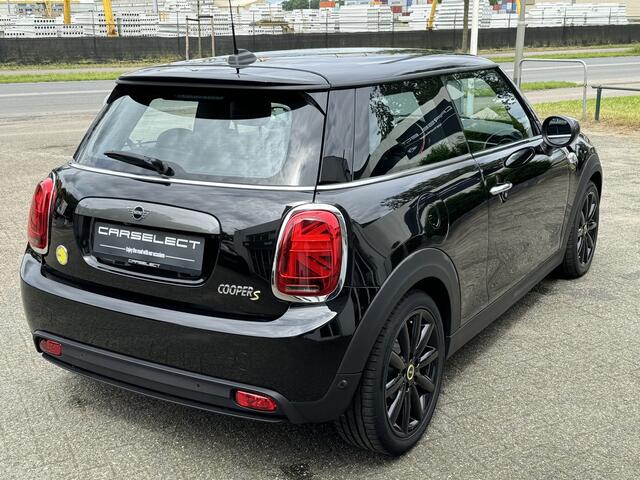 Mini Electric Cooper SE Leder, NAVI, Harman/Kardon, Head-Up, DAB, zwarte hemel, 17"spoke velgen, Camera, PDC, Climaat Control . Neem contact op en we maken een afspraak.