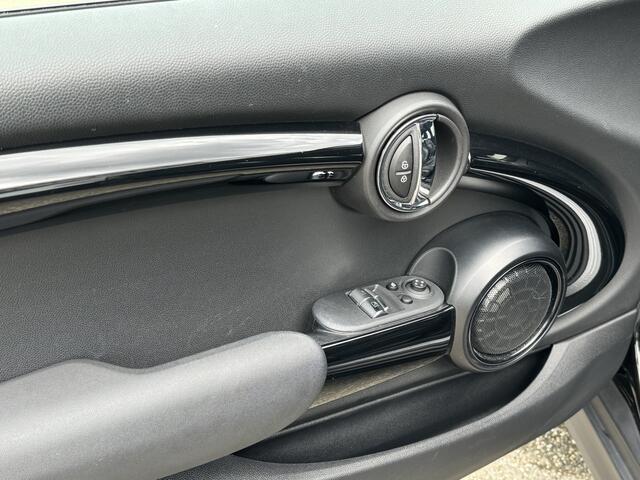 Mini Electric Cooper SE Leder, NAVI, Harman/Kardon, Head-Up, DAB, zwarte hemel, 17"spoke velgen, Camera, PDC, Climaat Control . Neem contact op en we maken een afspraak.