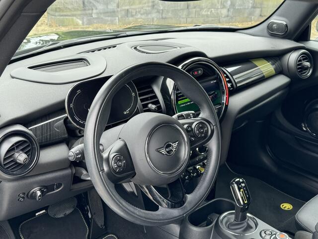 Mini Electric Cooper SE Leder, NAVI, Harman/Kardon, Head-Up, DAB, zwarte hemel, 17"spoke velgen, Camera, PDC, Climaat Control . Neem contact op en we maken een afspraak.