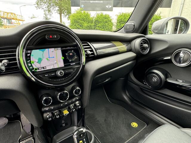 Mini Electric Cooper SE Leder, NAVI, Harman/Kardon, Head-Up, DAB, zwarte hemel, 17"spoke velgen, Camera, PDC, Climaat Control . Neem contact op en we maken een afspraak.