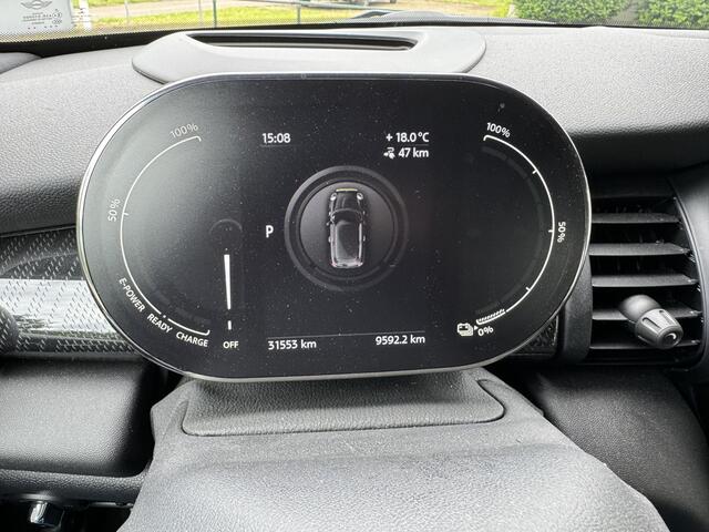 Mini Electric Cooper SE Leder, NAVI, Harman/Kardon, Head-Up, DAB, zwarte hemel, 17"spoke velgen, Camera, PDC, Climaat Control . Neem contact op en we maken een afspraak.