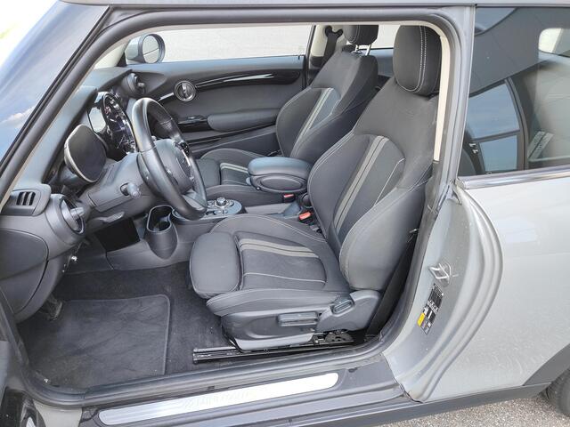 Mini Electric Mini Essential 33 kWh PANO / Stoelverw. / HUD