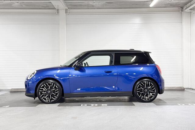 Mini Electric Cooper SE | Favoured Uitvoering | Pakket M | 18" Night Flash Spoke 2-tone