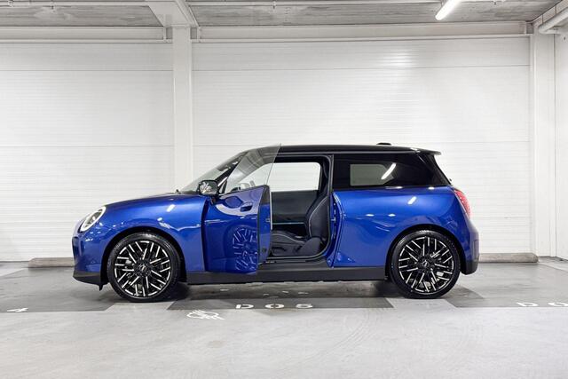 Mini Electric Cooper SE | Favoured Uitvoering | Pakket M | 18" Night Flash Spoke 2-tone