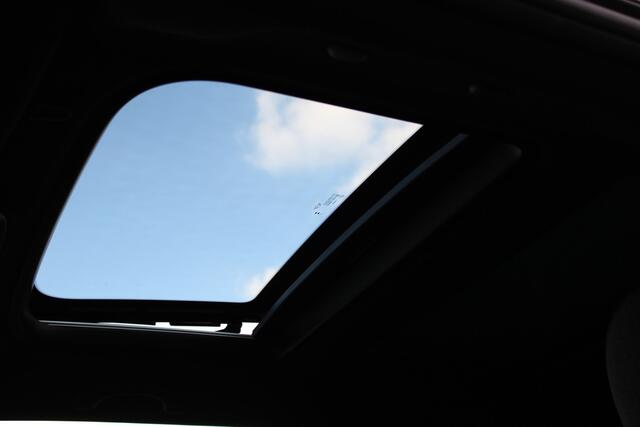 Mini Electric Classic / Panoramadak / Sportstoelen / Achteruitrijcamera / LED / Comfort Access / Park Assistant / Stuurverwarming