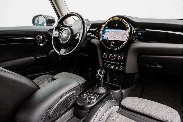 Mini Electric Mini Classic 33 kWh Full map navigatie/ Stoelverwarming/ Sportstoelen/ Carplay/