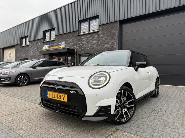 Mini Electric Mini Cooper SE John Cooper Works XL 54.2 kWh | 1E EIGENAAR | HARMAN KARDON | PANO | HEAD-UP | LED | CARPLAY | DAB | BOMVOL | CAMERA |