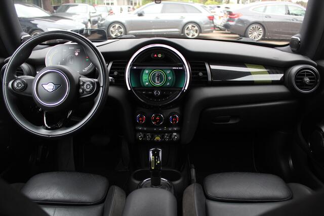 Mini Electric Mini Charged 33 kWh / Camera / Head-up / Leder / Harman Kardon / Keyless / 17'' / CarPlay / Stoelverwarming / Matrix LED / DAB / Cruise Control