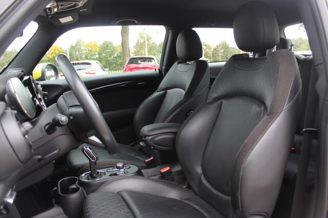 Mini Electric Mini Charged 33 kWh / Camera / Head-up / Leder / Harman Kardon / Keyless / 17'' / CarPlay / Stoelverwarming / Matrix LED / DAB / Cruise Control