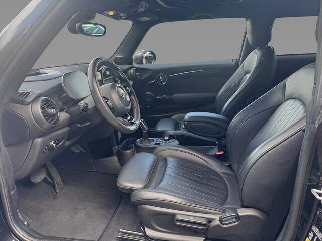 Mini Electric Mini Yours 33 kWh / SoH 95.5% / Full option! / Panoramadak / Camera / Head-up / Leder / Harman Kardon / Keyless / 17'' / CarPlay / Stoelverwarming / Matrix LED / DAB / Cruise Control