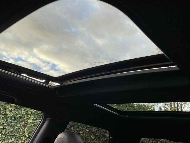 Mini Electric Mini Yours 33 kWh / SoH 95.5% / Full option! / Panoramadak / Camera / Head-up / Leder / Harman Kardon / Keyless / 17'' / CarPlay / Stoelverwarming / Matrix LED / DAB / Cruise Control