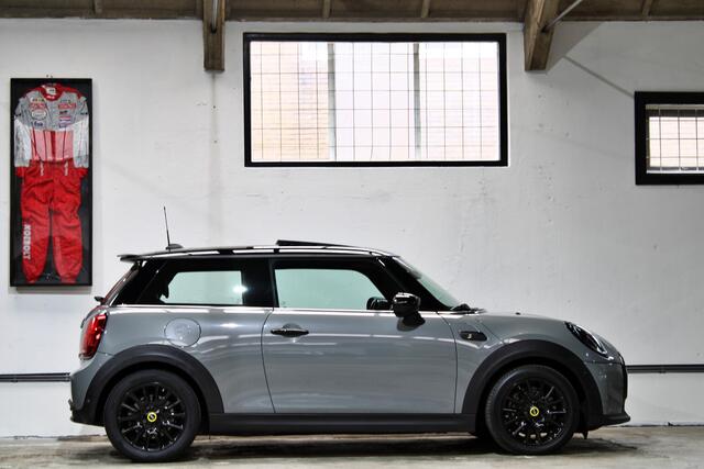 Mini Electric Mini Business Edition 33 kWh | Panoramadak | Driving Assist | Comfort Plus | NL auto | BTW |