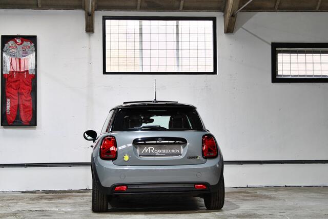 Mini Electric Mini Business Edition 33 kWh | Panoramadak | Driving Assist | Comfort Plus | NL auto | BTW |