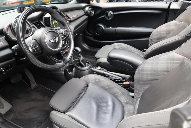 Mini John Cooper Works Mini Cabrio 1.5 JCW Chili HARMAN&KARDON STOELVERW. HALFLEER NAVI CRUISE CLIMA VOICE 2xPDC 17''LMV WINDSCHERM SFEERVERL.
