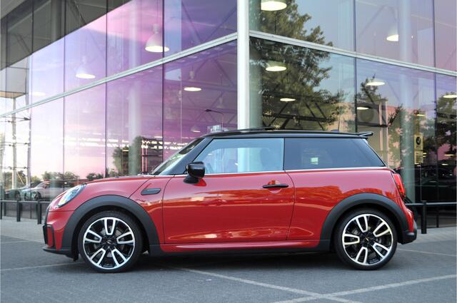 Mini John Cooper Works Hatchback JCW Automaat / Panoramadak / Sportstoelen / Adaptief onderstel / Multifunctioneel stuurwiel / LED / Cruise Control / Navigatie