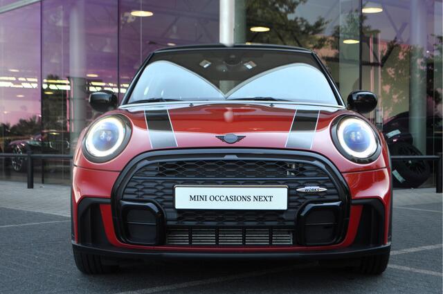 Mini John Cooper Works Hatchback JCW Automaat / Panoramadak / Sportstoelen / Adaptief onderstel / Multifunctioneel stuurwiel / LED / Cruise Control / Navigatie