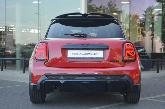 Mini John Cooper Works Hatchback JCW Automaat / Panoramadak / Sportstoelen / Adaptief onderstel / Multifunctioneel stuurwiel / LED / Cruise Control / Navigatie