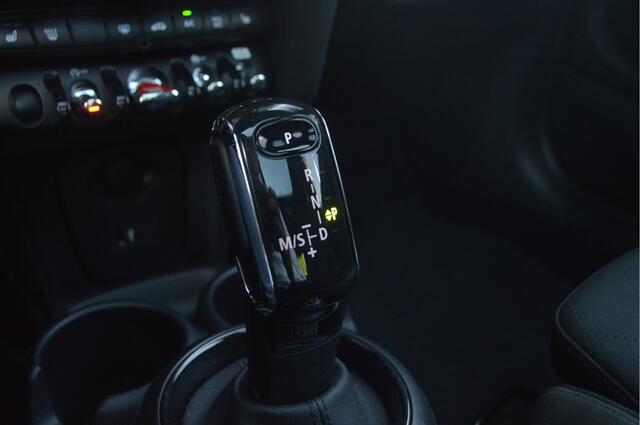 Mini John Cooper Works Hatchback JCW Automaat / Panoramadak / Sportstoelen / Adaptief onderstel / Multifunctioneel stuurwiel / LED / Cruise Control / Navigatie