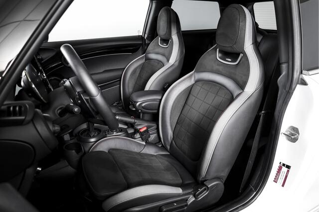 Mini John Cooper Works S 2.0 Cooper | S/K Panodak | Dig.Cockpit | Adapt.Cruise | Stoelverw. | Camera+PDC | NAV+App.Connect | Auto.Airco | LM 17" |