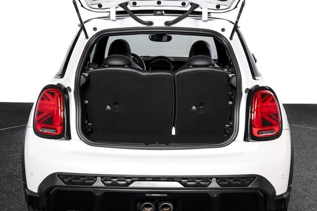 Mini John Cooper Works S 2.0 Cooper | S/K Panodak | Dig.Cockpit | Adapt.Cruise | Stoelverw. | Camera+PDC | NAV+App.Connect | Auto.Airco | LM 17" |