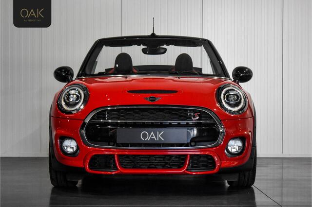 Mini John Cooper Works Cabrio 2.0 S Aut. | JCW-Trim | Navigatie | Alcantara | Camera | 17"LM | Chili Red