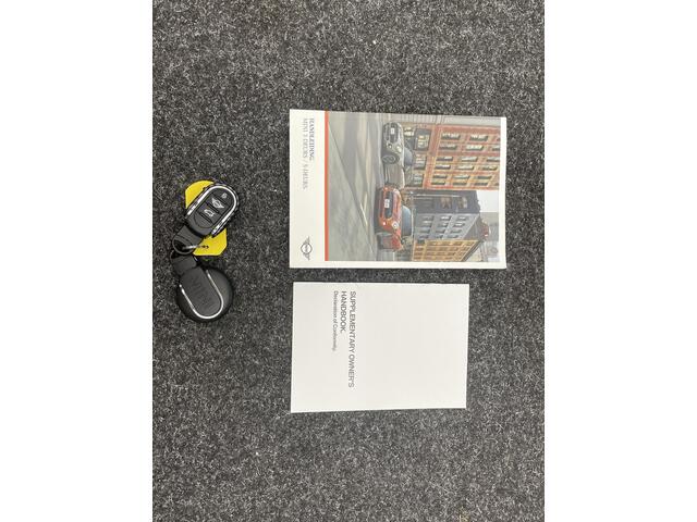 Mini John Cooper Works Mini 2.0 Chili / dealer onderhouden / JCW 231 PK / Head up / Harman Kardon Audio / Panoramadak / Alarm klasse 3 / Stoelverwarming /