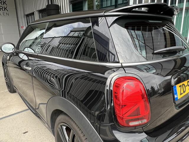 Mini John Cooper Works Mini 1.5 Cooper Pack | AUTOMAAT | HEAD-UP DISPLAY | HARMAN/KARDON | CARPLAY/ANDROID | NAVI | CRUISE CONTROL | PDC V+A | CLIMATE CONTROL | LMV JCW 17'' | STOELVERWARMING | KEYLESS