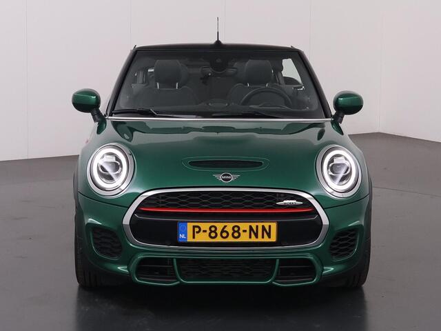 Mini John Cooper Works Mini Cabrio 2.0 Chili | 231pk | Harman/Kardon | Adaptieve Cruise Control | Sfeerverlichting | Sportstoelen | Union Jack Achterlichten | HUD | Groot Navigatie |