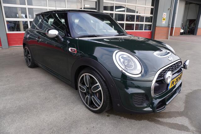 Mini John Cooper Works Mini 2.0 232PK Chili Automaat Nr. V248 | Airco | Adaptive Cruise | Navi | Panorama dak