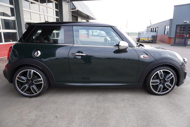Mini John Cooper Works Mini 2.0 232PK Chili Automaat Nr. V248 | Airco | Adaptive Cruise | Navi | Panorama dak