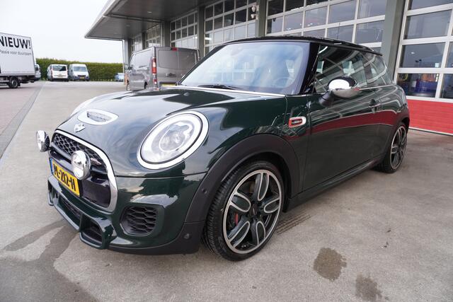 Mini John Cooper Works Mini 2.0 232PK Chili Automaat Nr. V248 | Airco | Adaptive Cruise | Navi | Panorama dak