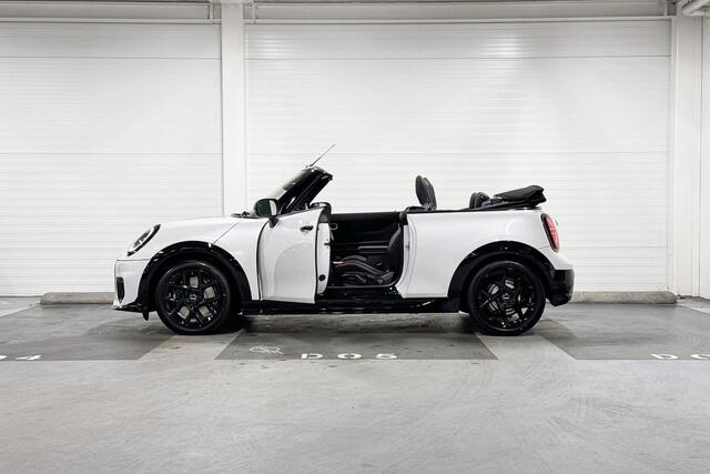 Mini MINI Cabrio C | John Cooper Works Uitvoering | Pakket M | 17" JCW Sprint Spoke Black Jet Black