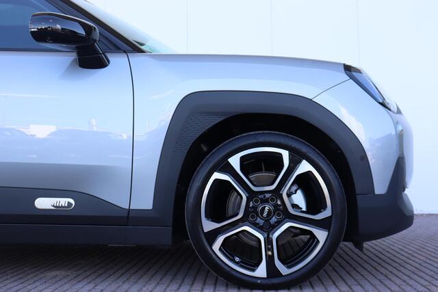 Mini MINI Aceman E Favoured L 42.5 kWh 19" Hexagram Spoke 2-tone/ Stuurwiel verwarming/ Comfort Access/ panoramadak/ Harman Kardon/ Head-Up