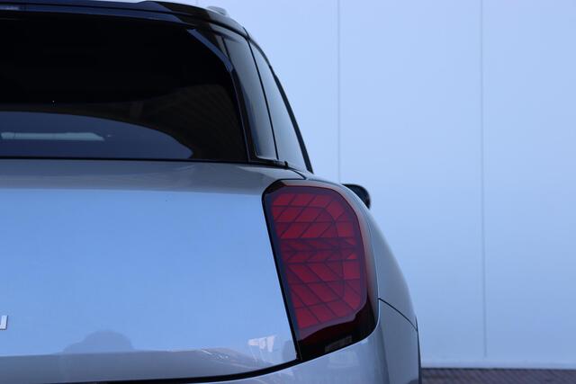 Mini MINI Aceman E Favoured L 42.5 kWh 19" Hexagram Spoke 2-tone/ Stuurwiel verwarming/ Comfort Access/ panoramadak/ Harman Kardon/ Head-Up