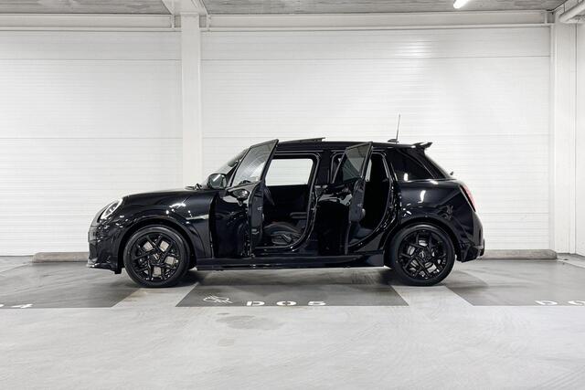 Mini MINI 5-deurs C | John Cooper Works Uitvoering | Pakket M | 17" Sprint Spoke black