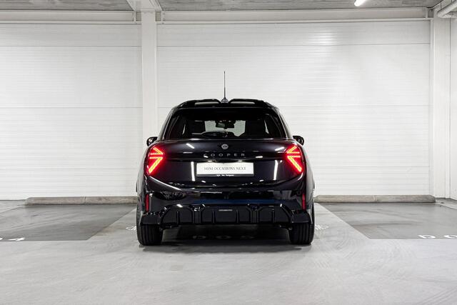 Mini MINI 5-deurs C | John Cooper Works Uitvoering | Pakket M | 17" Sprint Spoke black