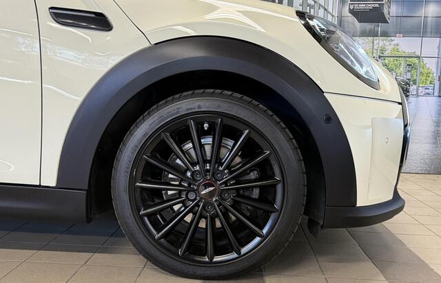 Mini MINI 1.5 CHILLI AUT LEDER HARM KARDON FACELIFT zeer luxe uitvoering