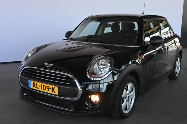 Mini ONE Mini 1.5 Business Airco Cruise control Navigatie Licht metaal Inruil mogelijk
