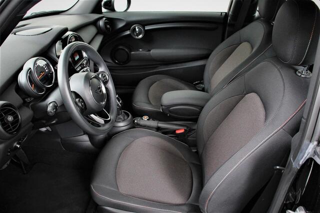 Mini ONE Mini 1.5 Automaat Blackyard | Parkeer sensoren | Airco | Verwarmbare voorstoelen | Lichtmetalen velgen 16" black