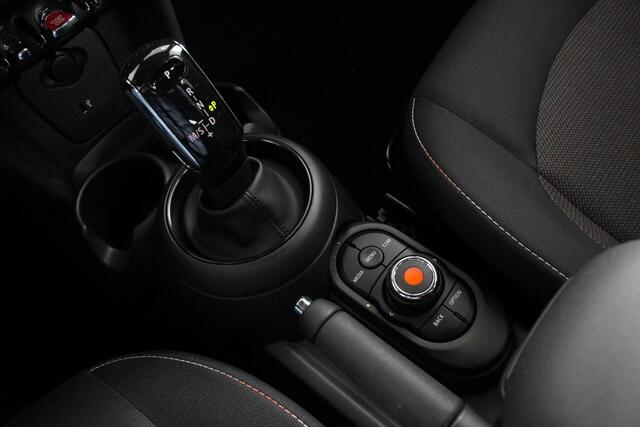 Mini ONE Mini 1.5 Automaat Blackyard | Parkeer sensoren | Airco | Verwarmbare voorstoelen | Lichtmetalen velgen 16" black