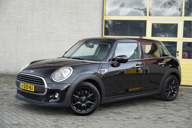 Mini ONE Mini 1.5 5deurs Business Edition BJ2020 Lmv 16" | Led | Pdc | Dashboard verlichting | Airco | Navi | Cruise control | Sportstoelen | Verwarmde voorstoelen | Getint glas