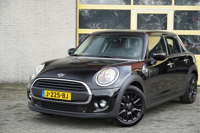 Mini ONE Mini 1.5 5deurs Business Edition BJ2020 Lmv 16" | Led | Pdc | Dashboard verlichting | Airco | Navi | Cruise control | Sportstoelen | Verwarmde voorstoelen | Getint glas