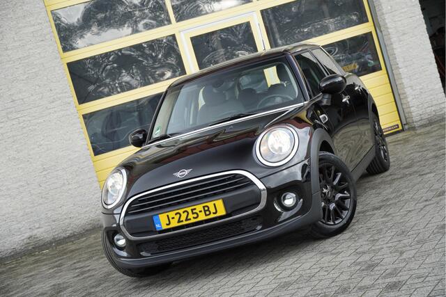 Mini ONE Mini 1.5 5deurs Business Edition BJ2020 Lmv 16" | Led | Pdc | Dashboard verlichting | Airco | Navi | Cruise control | Sportstoelen | Verwarmde voorstoelen | Getint glas