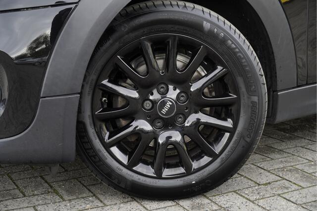 Mini ONE Mini 1.5 5deurs Business Edition BJ2020 Lmv 16" | Led | Pdc | Dashboard verlichting | Airco | Navi | Cruise control | Sportstoelen | Verwarmde voorstoelen | Getint glas